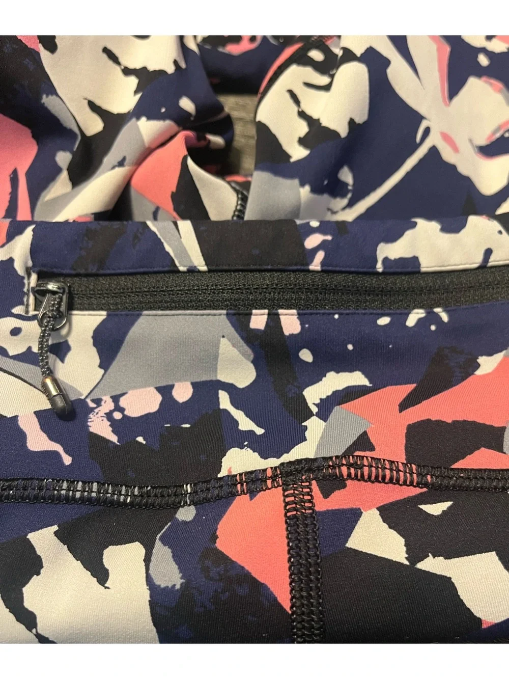 lululemon athletica Pink, Navy & Gray Abstract Print Capri Leggings Sz 4